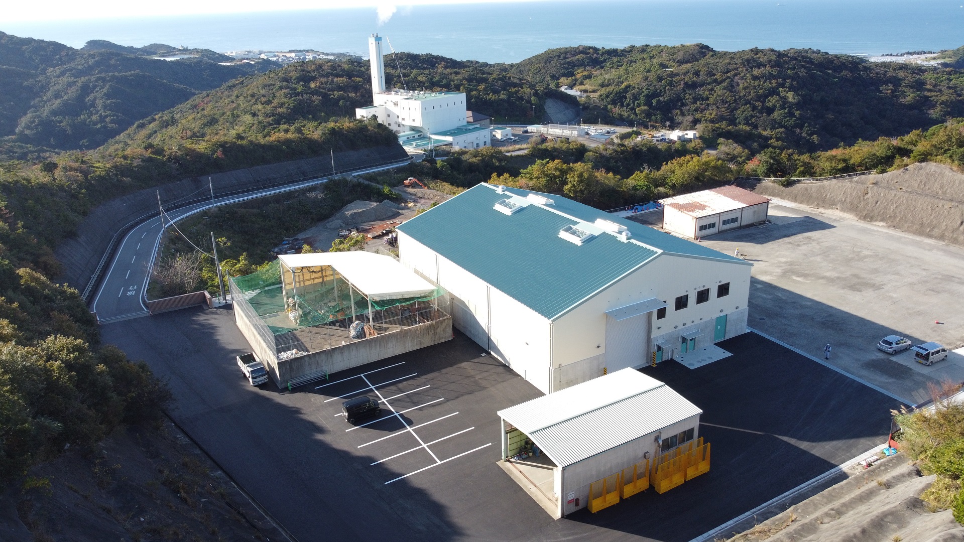 「御坊広域清掃センター廃プラスチックストックヤード施設／施設外観」